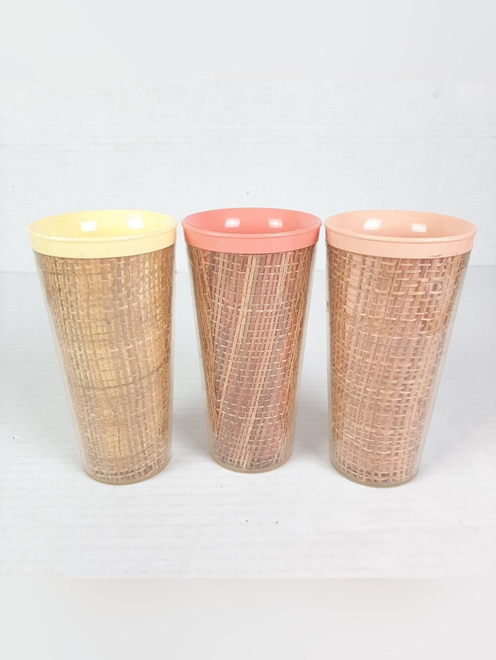 🔥Vintage MCM Raffia Ware Burlap Rattan Melmac Plastic Tumblers Multicolor 3-Pcs
